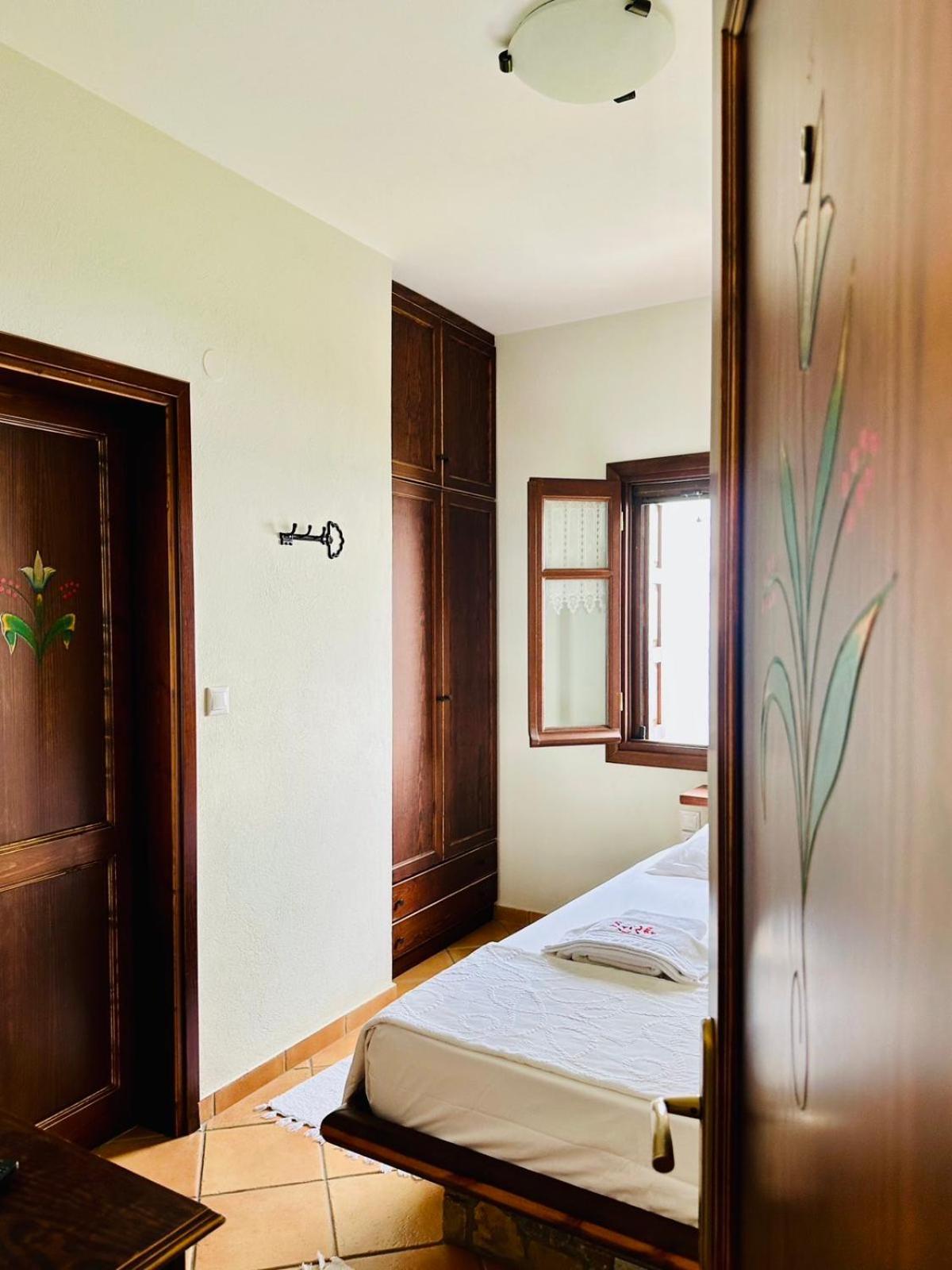 Stilvi Hotel Tsagkarada Buitenkant foto